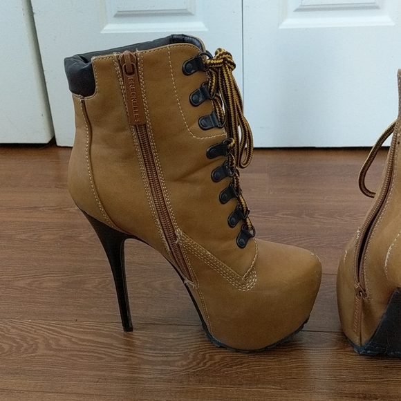 High heels - Picture 4 of 5